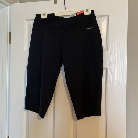 Black Reebok workout Capris - Picture 1 of 6